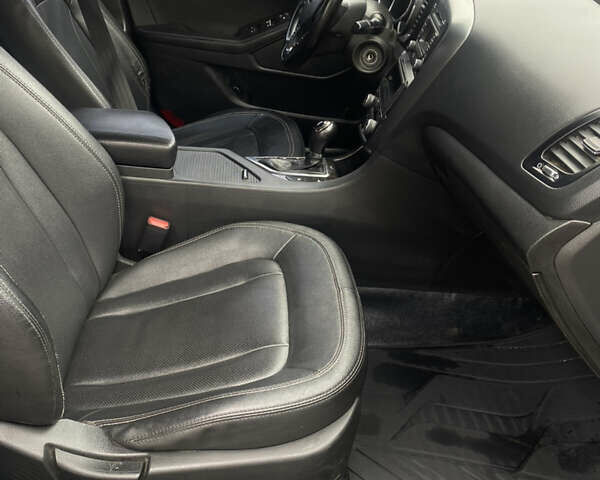 Серый Киа K5, объемом двигателя 2 л и пробегом 363 тыс. км за 8750 $, фото 16 на Automoto.ua