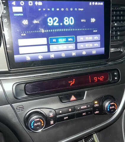 Серый Киа K5, объемом двигателя 2 л и пробегом 345 тыс. км за 8500 $, фото 14 на Automoto.ua