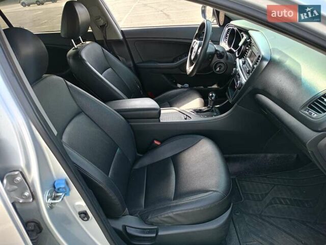 Серый Киа K5, объемом двигателя 2 л и пробегом 300 тыс. км за 8222 $, фото 7 на Automoto.ua