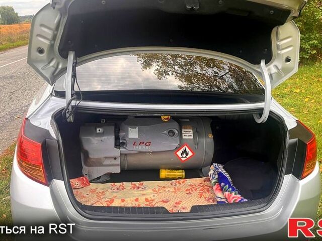 Сірий Кіа K5, об'ємом двигуна 2 л та пробігом 230 тис. км за 12000 $, фото 4 на Automoto.ua