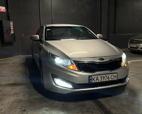 Серый Киа K5, объемом двигателя 2 л и пробегом 239 тыс. км за 8600 $, фото 1 на Automoto.ua