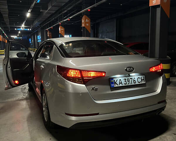 Серый Киа K5, объемом двигателя 2 л и пробегом 239 тыс. км за 8600 $, фото 8 на Automoto.ua