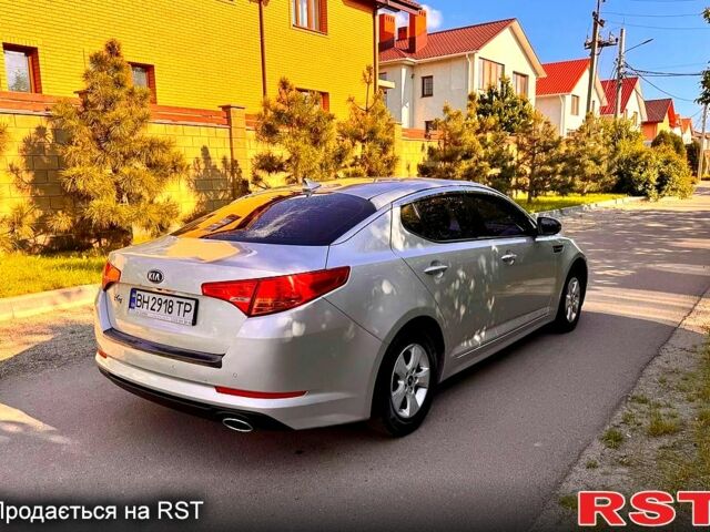 Серый Киа K5, объемом двигателя 2 л и пробегом 191 тыс. км за 7700 $, фото 2 на Automoto.ua