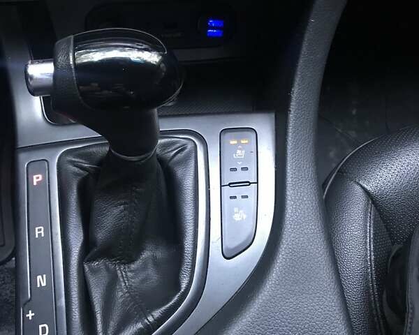 Серый Киа K5, объемом двигателя 0 л и пробегом 180 тыс. км за 9700 $, фото 2 на Automoto.ua