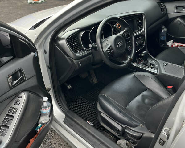 Серый Киа K5, объемом двигателя 2 л и пробегом 345 тыс. км за 8500 $, фото 6 на Automoto.ua