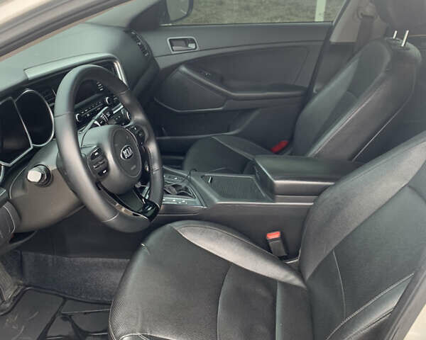 Серый Киа K5, объемом двигателя 2 л и пробегом 241 тыс. км за 8800 $, фото 12 на Automoto.ua