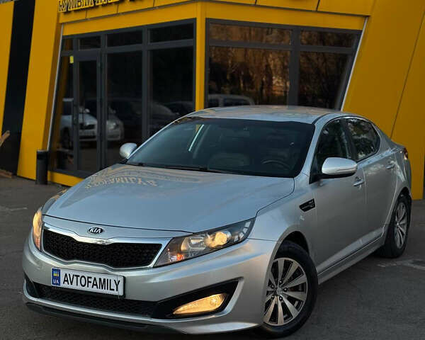 Серый Киа K5, объемом двигателя 2 л и пробегом 400 тыс. км за 8499 $, фото 1 на Automoto.ua