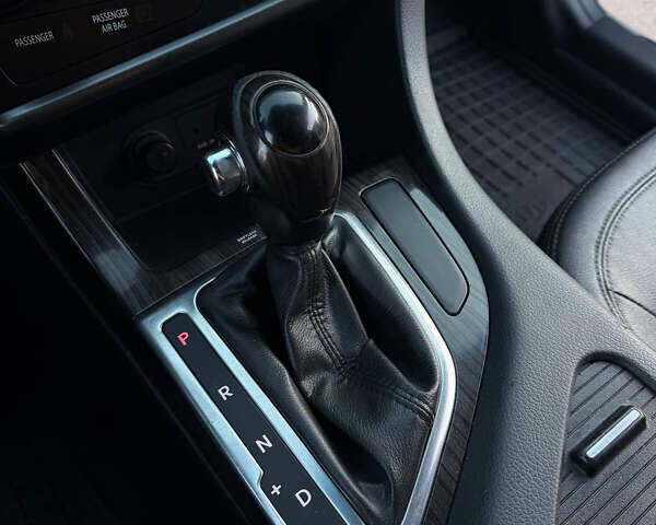 Серый Киа K5, объемом двигателя 2 л и пробегом 400 тыс. км за 8499 $, фото 17 на Automoto.ua