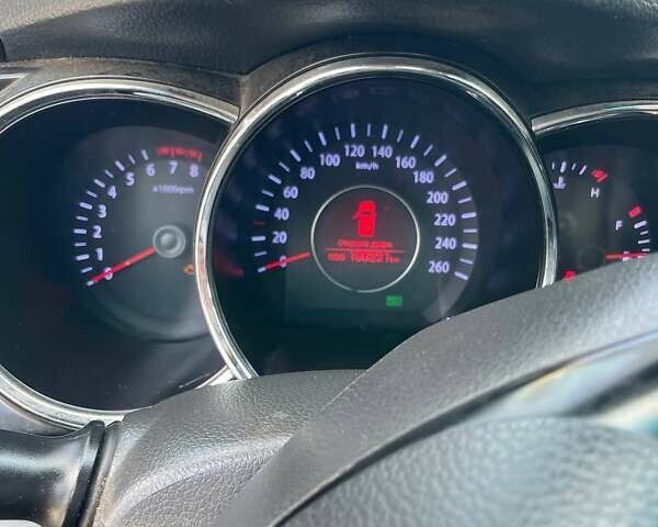 Серый Киа K5, объемом двигателя 2 л и пробегом 186 тыс. км за 8200 $, фото 5 на Automoto.ua