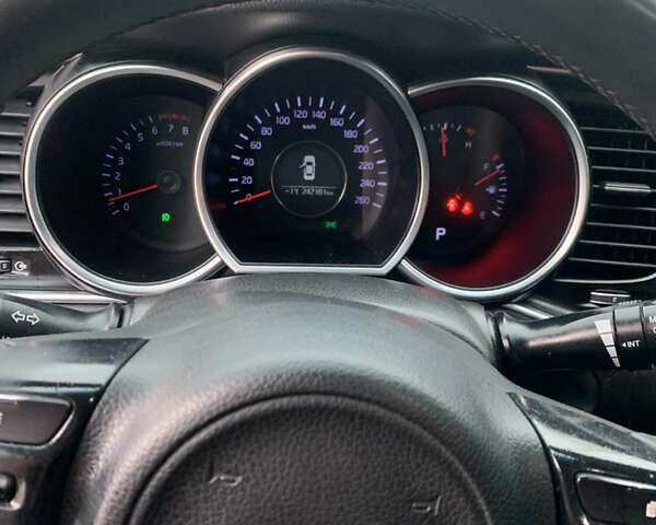 Серый Киа K5, объемом двигателя 2 л и пробегом 241 тыс. км за 8800 $, фото 13 на Automoto.ua