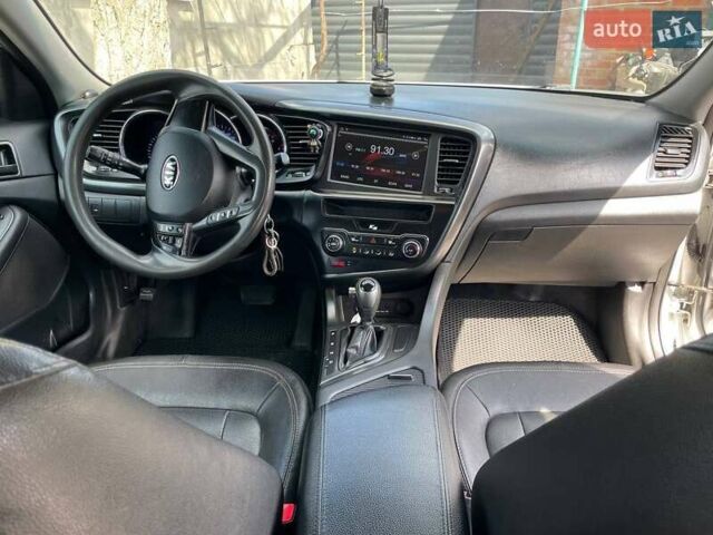 Серый Киа K5, объемом двигателя 2 л и пробегом 186 тыс. км за 8200 $, фото 8 на Automoto.ua