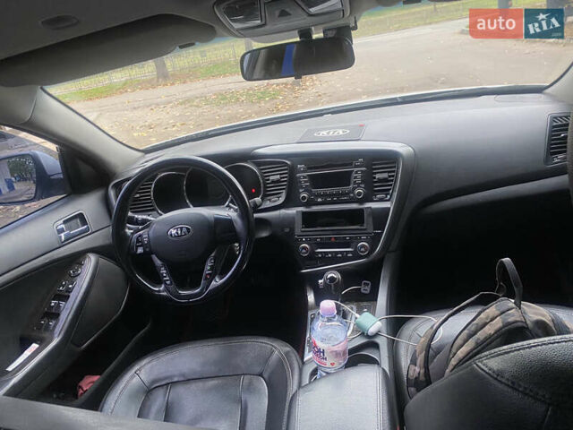Серый Киа K5, объемом двигателя 2 л и пробегом 370 тыс. км за 8300 $, фото 13 на Automoto.ua