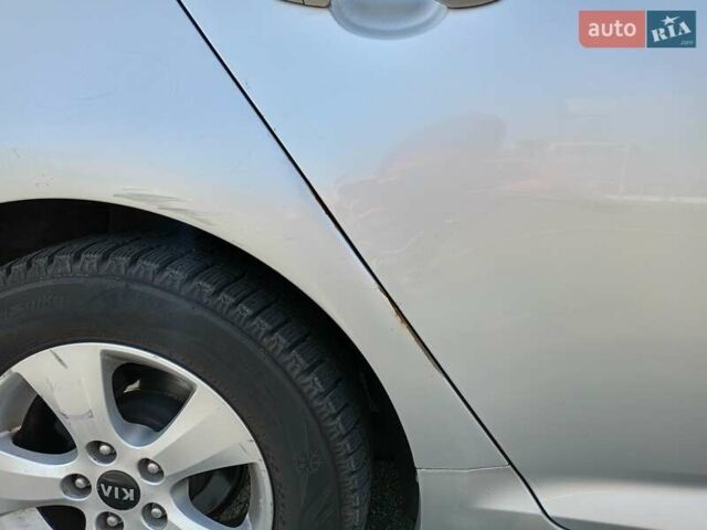 Серый Киа K5, объемом двигателя 2 л и пробегом 300 тыс. км за 8222 $, фото 5 на Automoto.ua