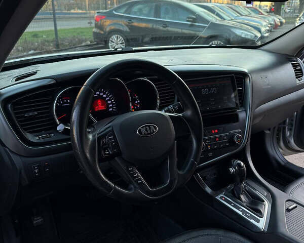 Серый Киа K5, объемом двигателя 2 л и пробегом 400 тыс. км за 8499 $, фото 13 на Automoto.ua