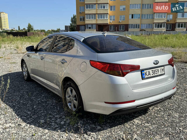 Серый Киа K5, объемом двигателя 2 л и пробегом 240 тыс. км за 6999 $, фото 5 на Automoto.ua