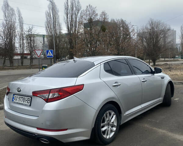 Серый Киа K5, объемом двигателя 2 л и пробегом 363 тыс. км за 8750 $, фото 4 на Automoto.ua
