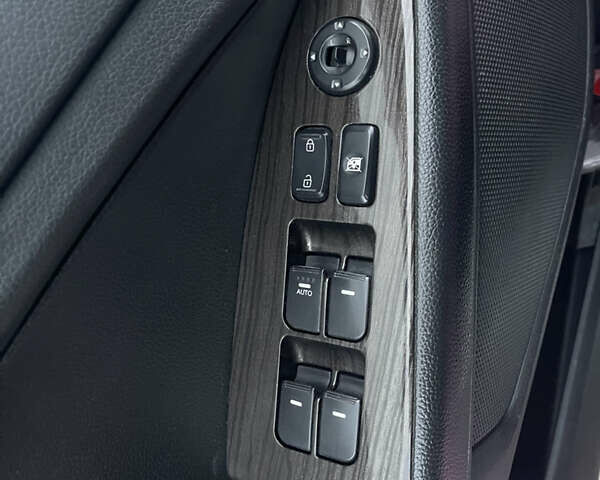 Кіа K5 2013 у Одесі на Automoto.ua Сірий Кіа K5, об'ємом двигуна 2 л та пробігом 199 тис. км за 8500 $, фото 9 на Automoto.ua