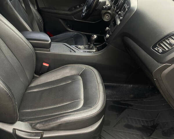 Серый Киа K5, объемом двигателя 2 л и пробегом 363 тыс. км за 7800 $, фото 14 на Automoto.ua