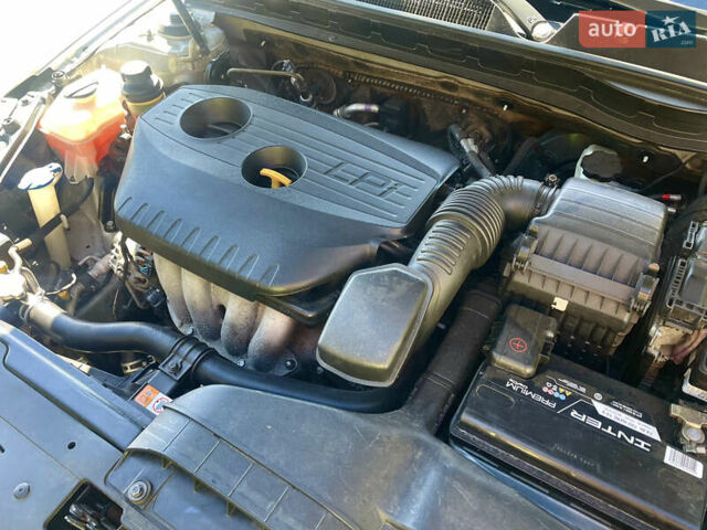 Сірий Кіа K5, об'ємом двигуна 2 л та пробігом 312 тис. км за 7999 $, фото 10 на Automoto.ua