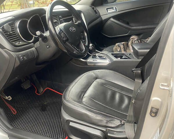 Серый Киа K5, объемом двигателя 2 л и пробегом 370 тыс. км за 8300 $, фото 9 на Automoto.ua
