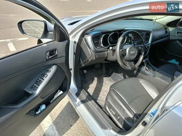 Серый Киа K5, объемом двигателя 2 л и пробегом 300 тыс. км за 8222 $, фото 11 на Automoto.ua