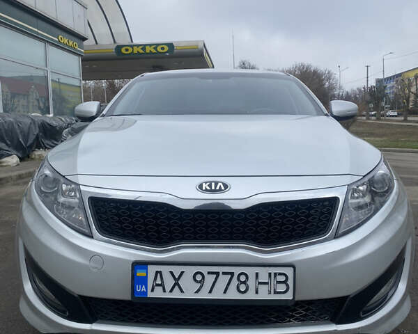 Серый Киа K5, объемом двигателя 2 л и пробегом 363 тыс. км за 8750 $, фото 5 на Automoto.ua