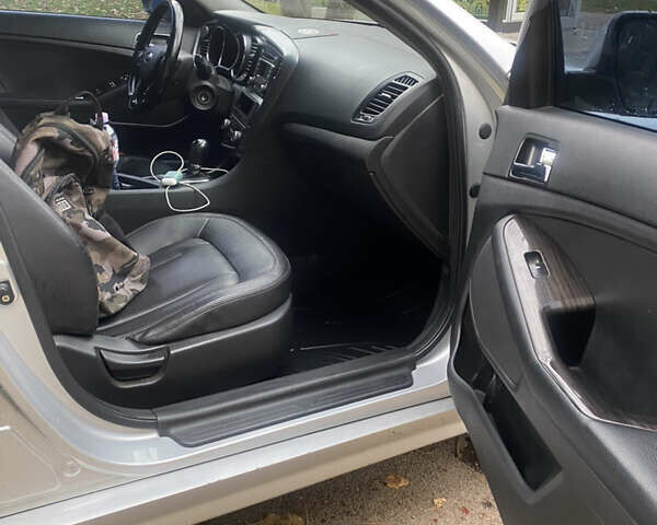 Серый Киа K5, объемом двигателя 2 л и пробегом 370 тыс. км за 8300 $, фото 8 на Automoto.ua