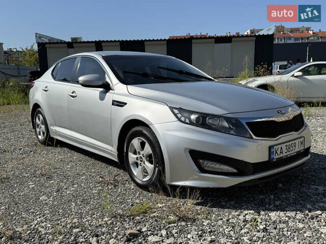 Серый Киа K5, объемом двигателя 2 л и пробегом 240 тыс. км за 6999 $, фото 2 на Automoto.ua