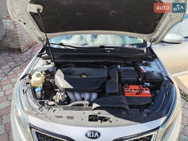 Сірий Кіа K5, об'ємом двигуна 2 л та пробігом 127 тис. км за 9300 $, фото 15 на Automoto.ua