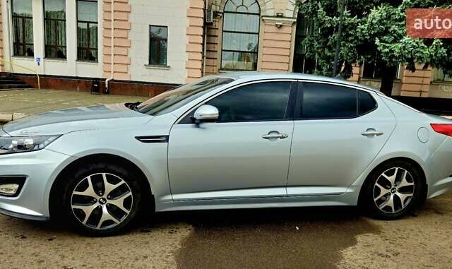 Серый Киа K5, объемом двигателя 2 л и пробегом 249 тыс. км за 8700 $, фото 7 на Automoto.ua