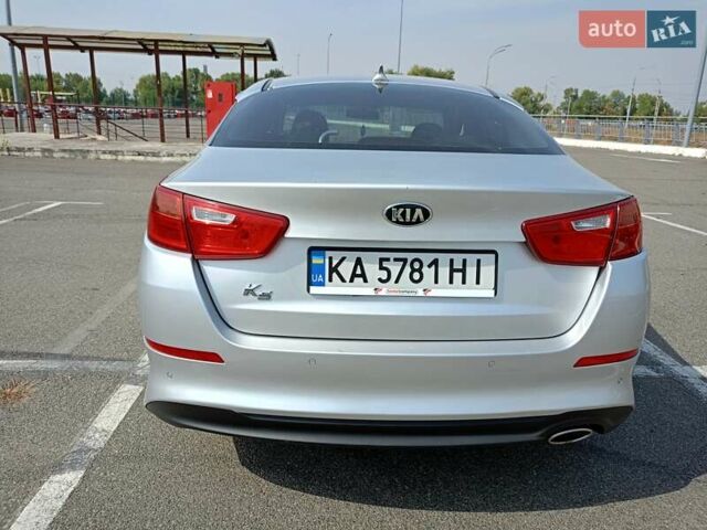 Серый Киа K5, объемом двигателя 2 л и пробегом 300 тыс. км за 8222 $, фото 3 на Automoto.ua