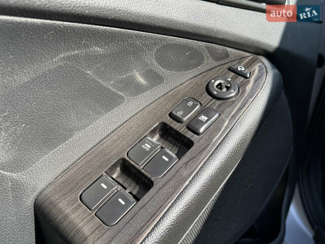 Серый Киа K5, объемом двигателя 2 л и пробегом 240 тыс. км за 6999 $, фото 6 на Automoto.ua