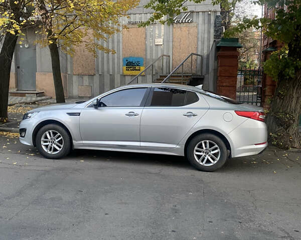 Серый Киа K5, объемом двигателя 2 л и пробегом 370 тыс. км за 8300 $, фото 12 на Automoto.ua