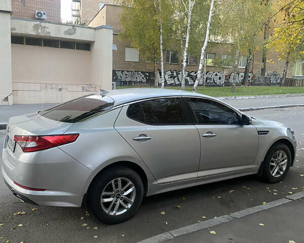 Серый Киа K5, объемом двигателя 2 л и пробегом 370 тыс. км за 8300 $, фото 1 на Automoto.ua