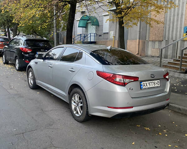 Серый Киа K5, объемом двигателя 2 л и пробегом 370 тыс. км за 8300 $, фото 2 на Automoto.ua