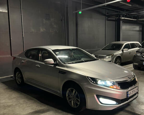 Серый Киа K5, объемом двигателя 2 л и пробегом 239 тыс. км за 8600 $, фото 2 на Automoto.ua