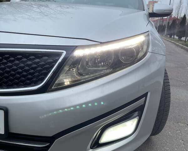 Серый Киа K5, объемом двигателя 2 л и пробегом 168 тыс. км за 10300 $, фото 2 на Automoto.ua