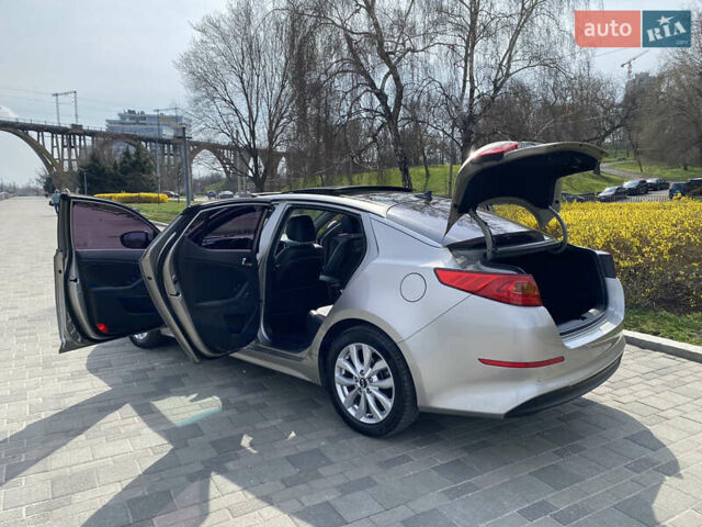 Сірий Кіа K5, об'ємом двигуна 2 л та пробігом 258 тис. км за 12200 $, фото 21 на Automoto.ua