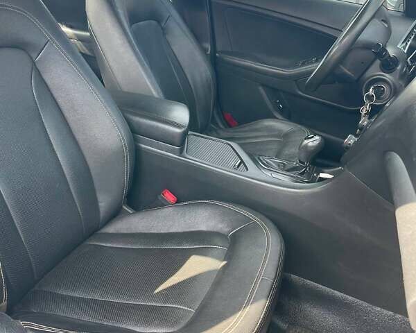 Серый Киа K5, объемом двигателя 2 л и пробегом 186 тыс. км за 8200 $, фото 6 на Automoto.ua