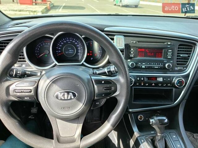 Серый Киа K5, объемом двигателя 2 л и пробегом 300 тыс. км за 8222 $, фото 13 на Automoto.ua