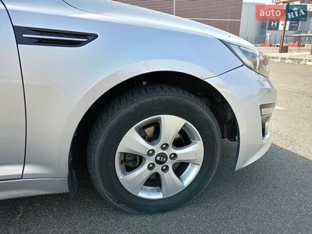 Серый Киа K5, объемом двигателя 2 л и пробегом 300 тыс. км за 8222 $, фото 8 на Automoto.ua