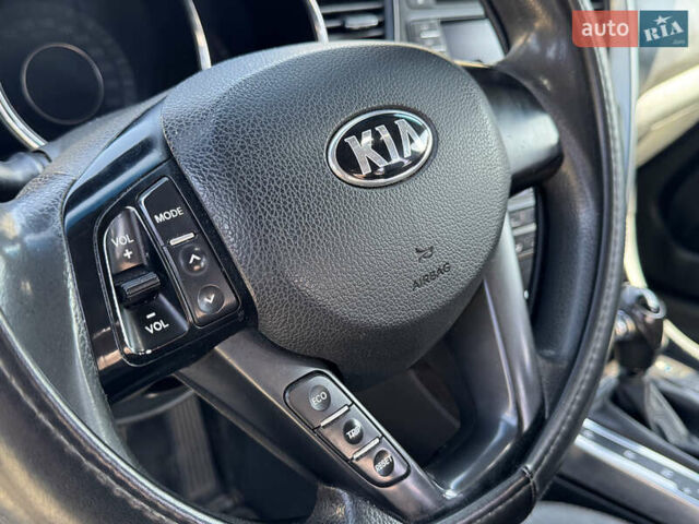 Серый Киа K5, объемом двигателя 2 л и пробегом 240 тыс. км за 6999 $, фото 7 на Automoto.ua