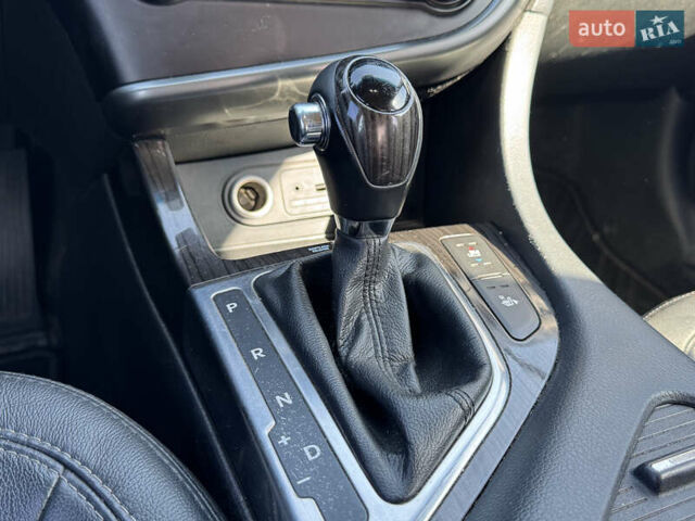 Серый Киа K5, объемом двигателя 2 л и пробегом 240 тыс. км за 6999 $, фото 11 на Automoto.ua