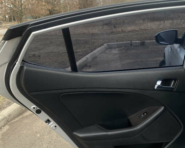 Серый Киа K5, объемом двигателя 2 л и пробегом 363 тыс. км за 8750 $, фото 13 на Automoto.ua