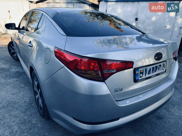 Сірий Кіа K5, об'ємом двигуна 2 л та пробігом 245 тис. км за 7899 $, фото 2 на Automoto.ua