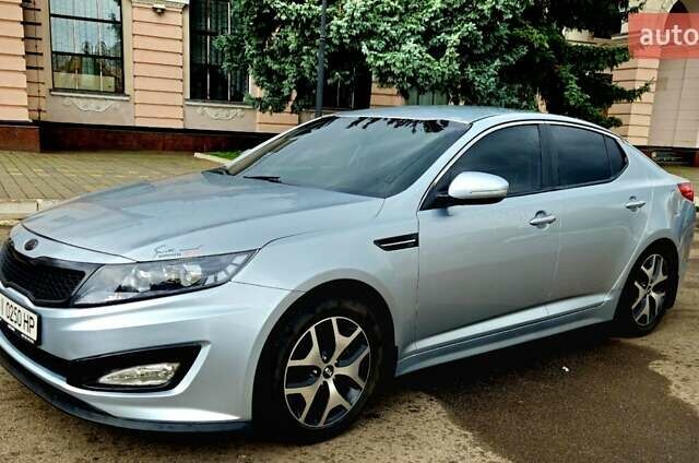 Серый Киа K5, объемом двигателя 2 л и пробегом 249 тыс. км за 8700 $, фото 3 на Automoto.ua