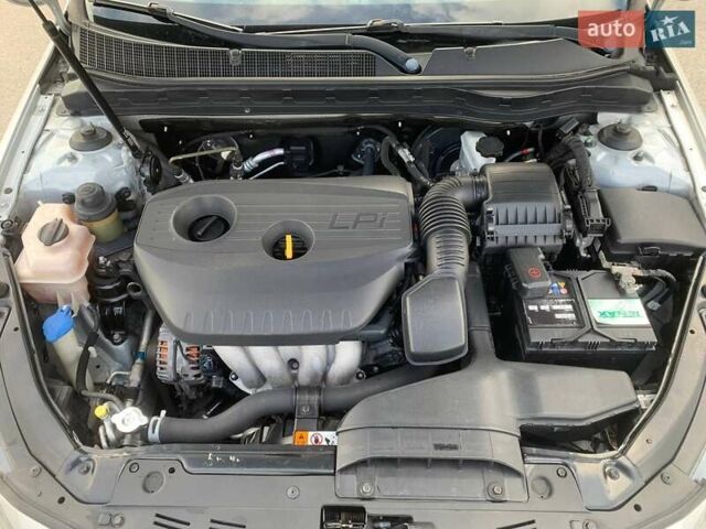 Серый Киа K5, объемом двигателя 2 л и пробегом 401 тыс. км за 7100 $, фото 13 на Automoto.ua