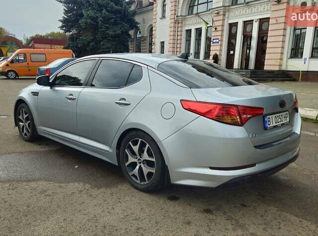 Серый Киа K5, объемом двигателя 2 л и пробегом 249 тыс. км за 8700 $, фото 9 на Automoto.ua