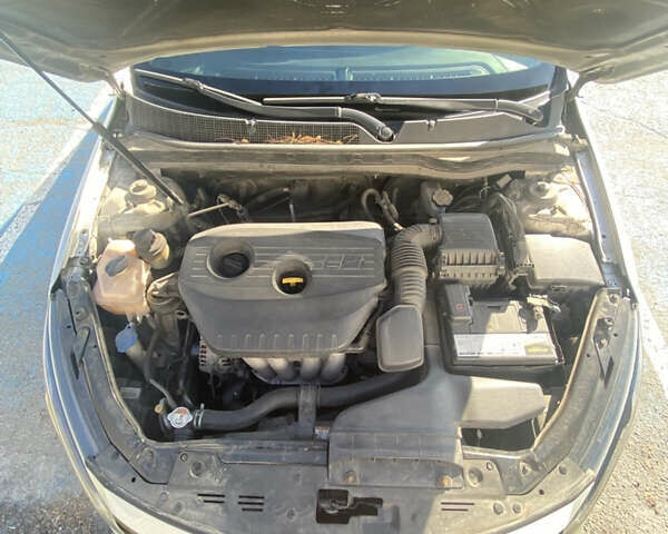 Серый Киа K5, объемом двигателя 2 л и пробегом 261 тыс. км за 8600 $, фото 40 на Automoto.ua
