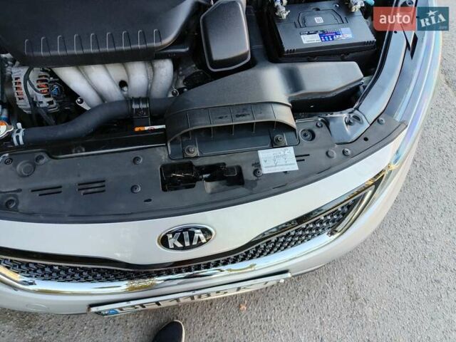 Серый Киа K5, объемом двигателя 2 л и пробегом 202 тыс. км за 12300 $, фото 49 на Automoto.ua